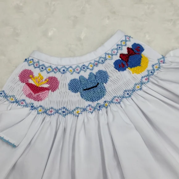 Disney-inspired baby girl smocked outfit size 6 months - Picture 3 of 7